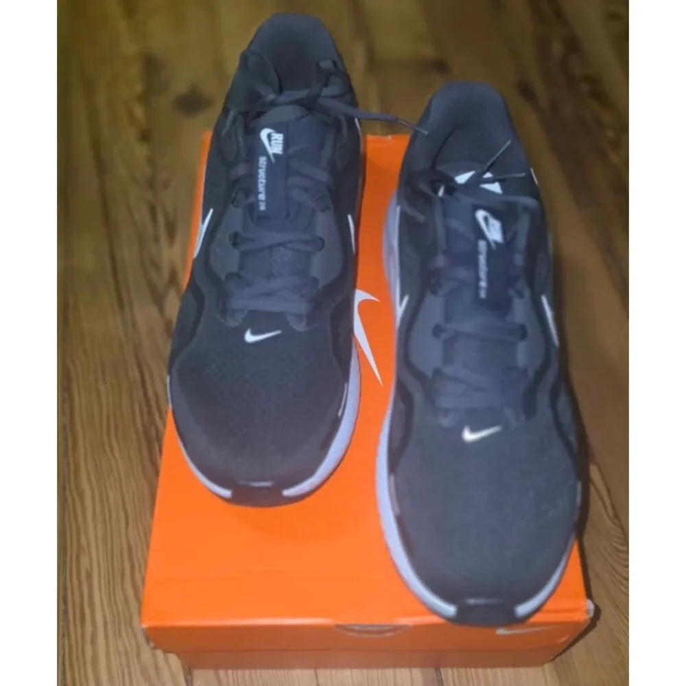 Nike Structure 26 